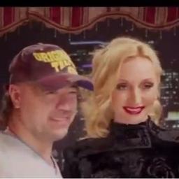 Тата симонян и орбакайте песня. Тата симонян и орбакайте. Tata simonyan семья. Tata simonyan - concert in agua caliente. Орбакайте флаг украины.