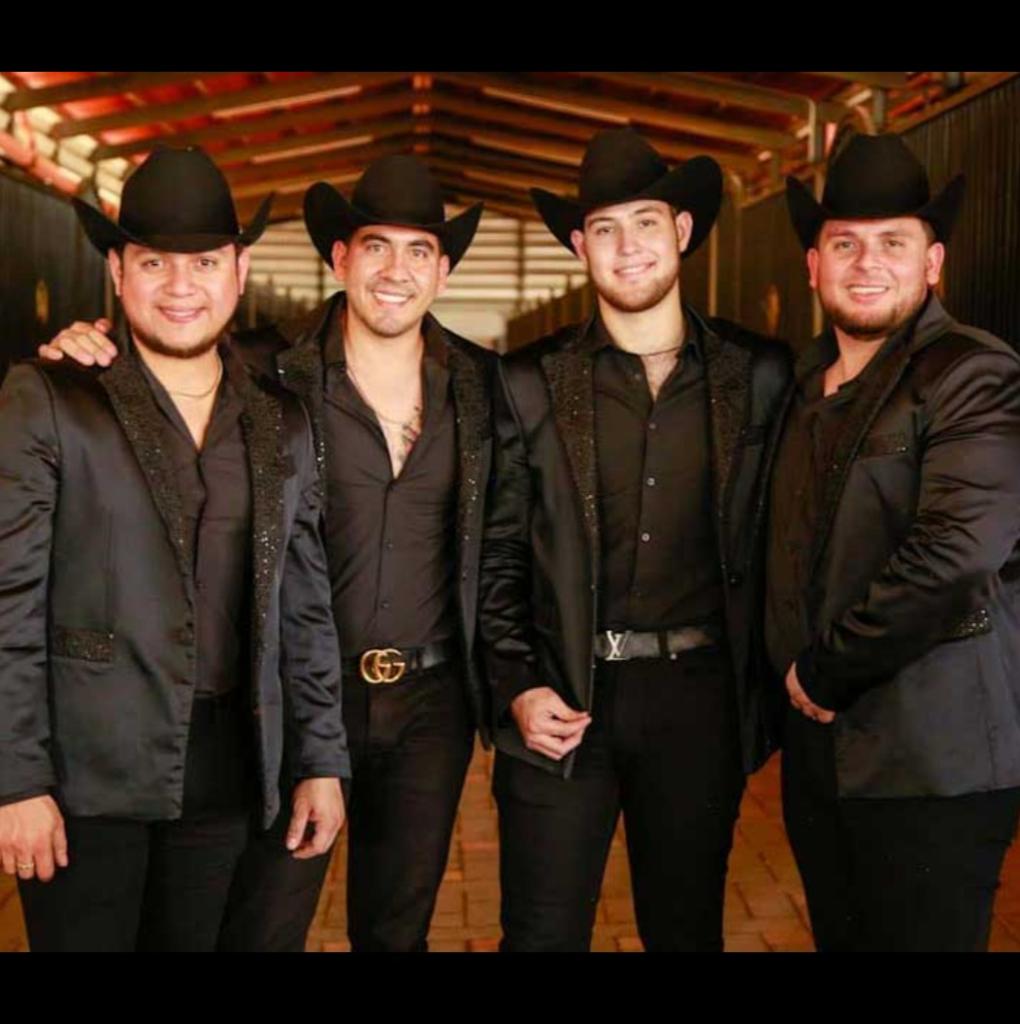 Miranos Ahora - Song Lyrics And Music By Calibre 50 Arranged By Lobo 